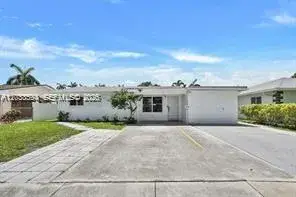 814 NE 4th Street, Hallandale Beach, FL 33009