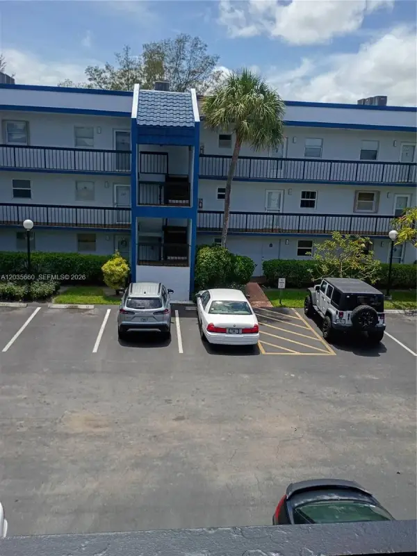 3040 Holiday Springs Boulevard 311, Margate, FL 33063