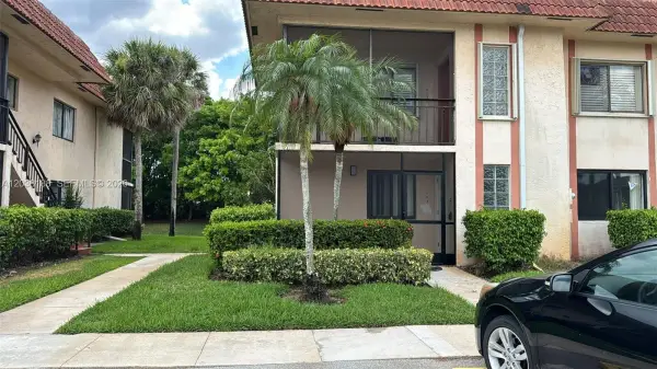 331 Lakeview Drive 101, Weston, FL 33326