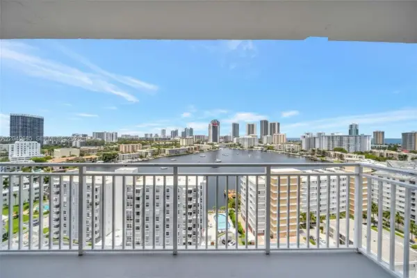 427 Golden Isles Drive 16h, Hallandale Beach, FL 33009