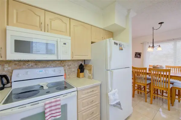 920 SW 10th Terrace 12r, Hallandale Beach, FL 33009