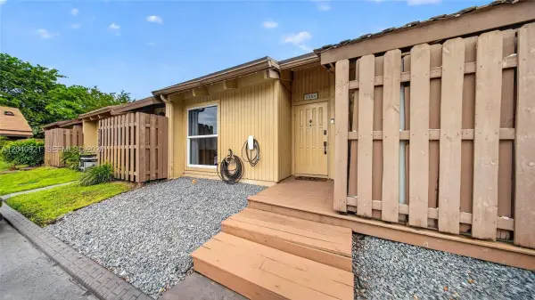 8046 SW 21st Court, Davie, FL 33324