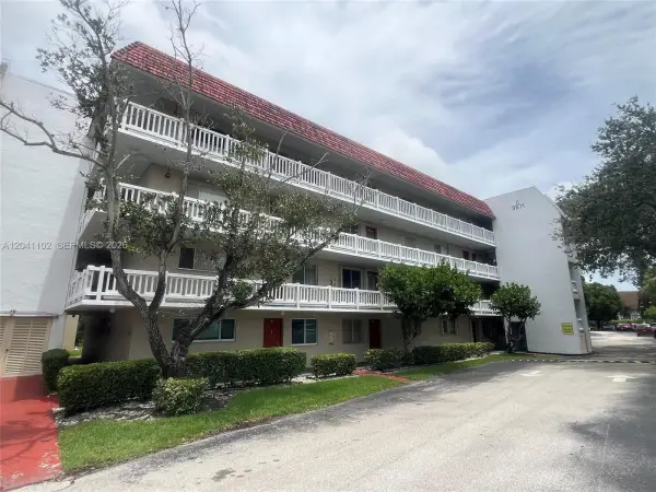 3571 Inverrary Drive 307, Lauderhill, FL 33319