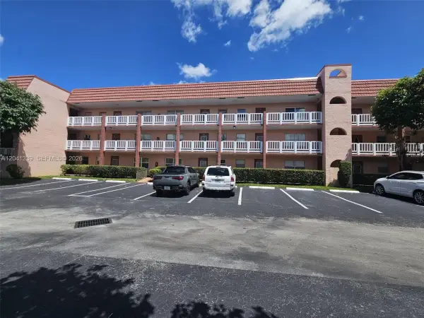 9420 Sunrise Lakes Boulevard 104, Sunrise, FL 33322
