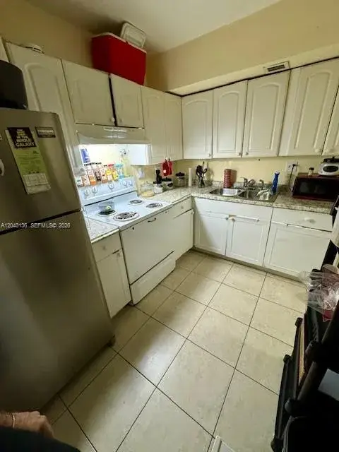 3700 NW 21st Street 410, Lauderdale Lakes, FL 33311