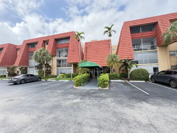 22605 SW 66th Avenue 403, Boca Raton, FL 33428