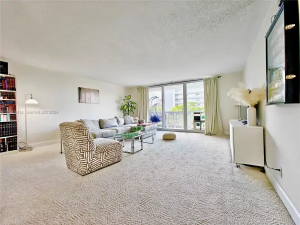 400 NE 12th Avenue 306, Hallandale Beach, FL 33009