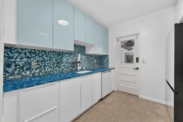 1805 N Dixie Highway, Fort Lauderdale, FL 33305