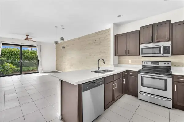 4204 N Dixie Hwy 3 3, Oakland Park, FL 33334