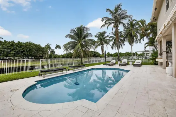 981 Waterside Circle, Weston, FL 33327