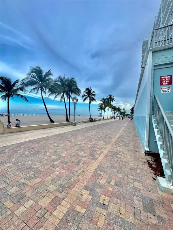 400 N Surf Road Rgb, Hollywood, FL 33019