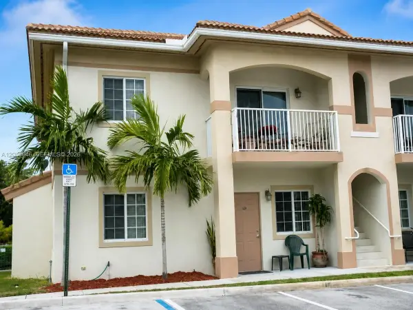 4950 Washington Street 124, Hollywood, FL 33021