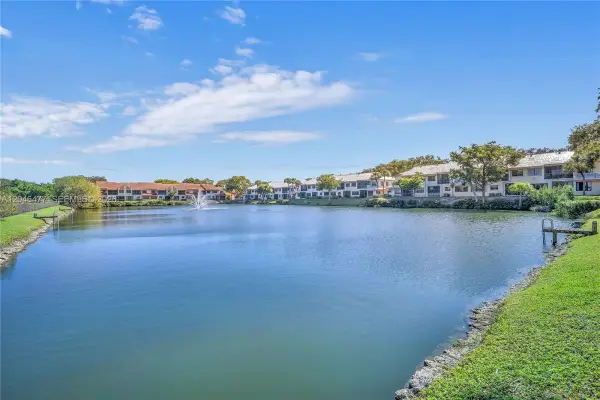 3405 Emerald Oaks Drive 207, Hollywood, FL 33021