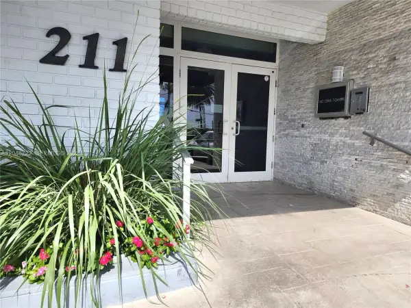 211 S Ocean Drive 501, Hollywood, FL 33019