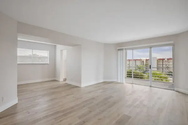 3590 Via Poinciana 501, Lake Worth, FL 33467