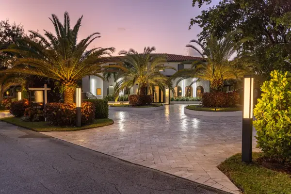 290 NW 6th Street, Boca Raton, FL 33432