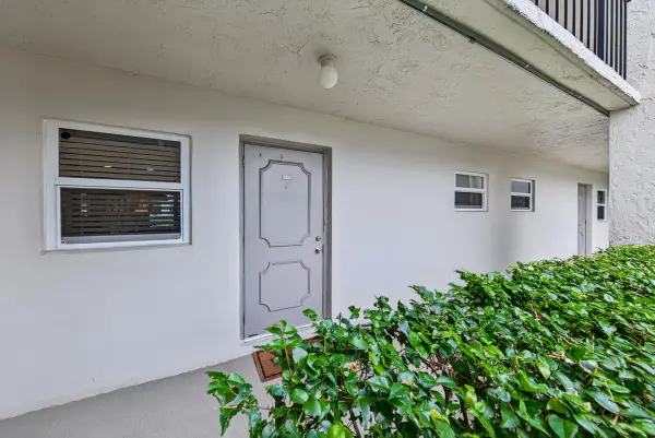 9420 Poinciana Place 108, Davie, FL 33324