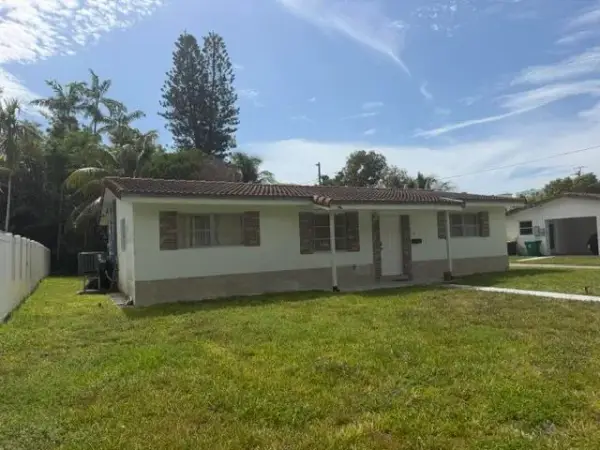 210 NE 5th Avenue, Dania Beach, FL 33004