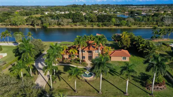 5660 Lago Del Sol Drive, Lake Worth, FL 33449