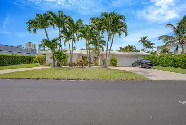 1211 Bimini Lane, Singer Island, FL 33404