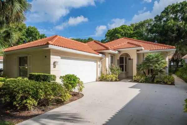 191 E Tall Oaks Circle, Palm Beach Gardens, FL 33410