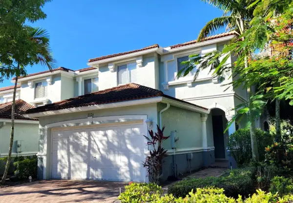 2124 Oakmont Drive, Riviera Beach, FL 33404