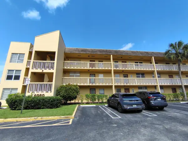 6050 NW 64th Avenue 102, Tamarac, FL 33319
