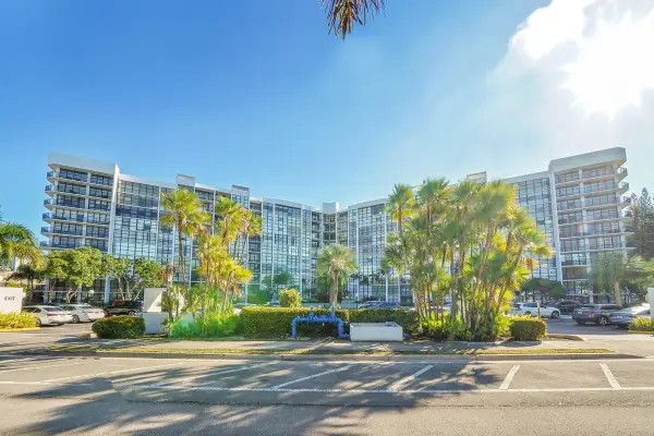1000 Parkview Drive 306, Hallandale Beach, FL 33009