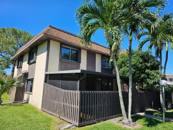 2148 Sherwood Forest Boulevard 4, West Palm Beach, FL 33415