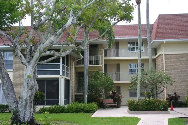 5570 Tamberlane Circle 130, Palm Beach Gardens, FL 33418