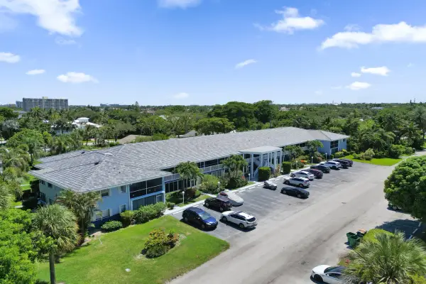 2734 NE 27th Court 17, Lighthouse Point, FL 33064