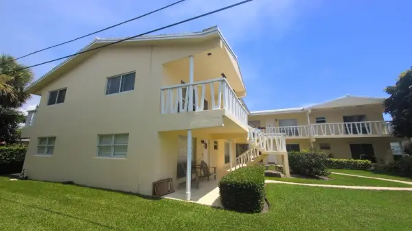 2755 NE 28th Avenue F1, Lighthouse Point, FL 33064