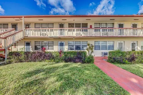 28 Camden B, West Palm Beach, FL 33417