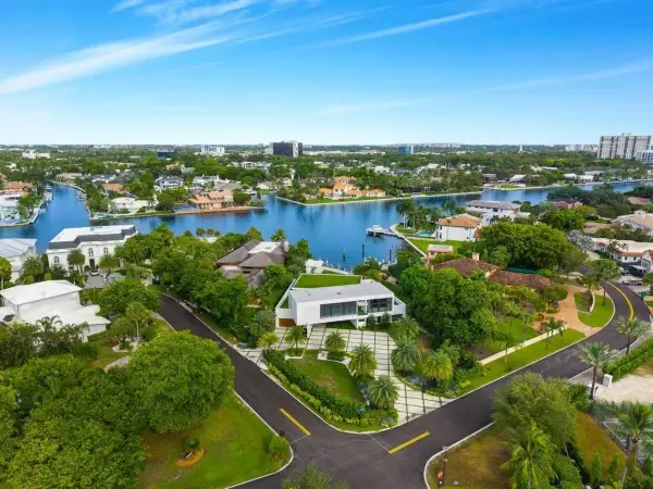 19 Gatehouse Road, Sea Ranch Lakes, FL 33308