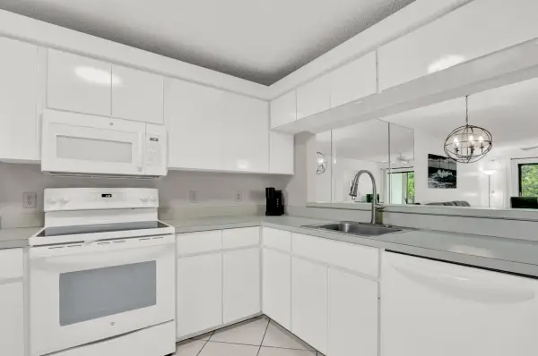 115 Bamboo Road 205, Palm Beach Shores, FL 33404