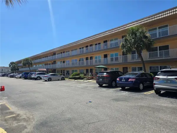 6400 46th Avenue N, Unit 301, Kenneth City, FL, 33709
