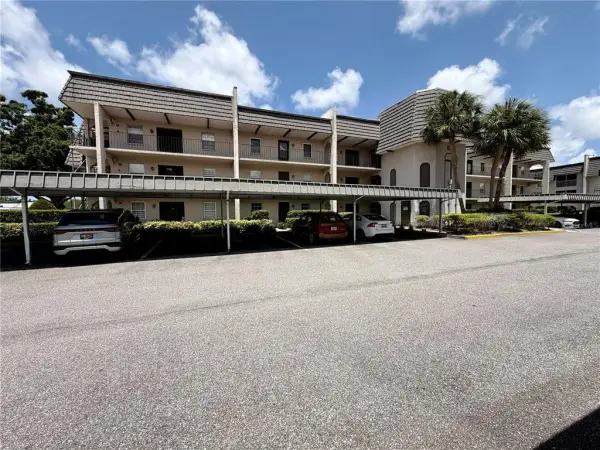 8703 Bardmoor Boulevard, Unit 102, Seminole, FL, 33777