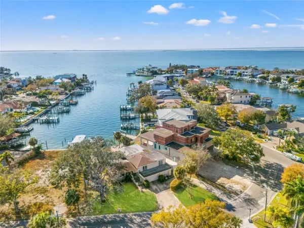2605 S Beach Drive, Tampa, FL, 33629