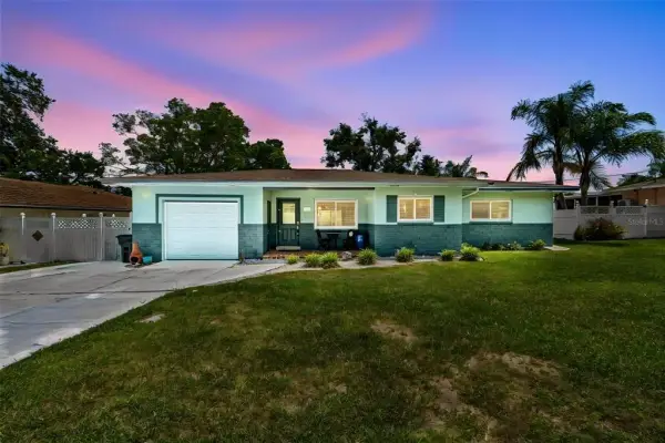 3282 Honeysuckle Rd, Largo, FL, 33770