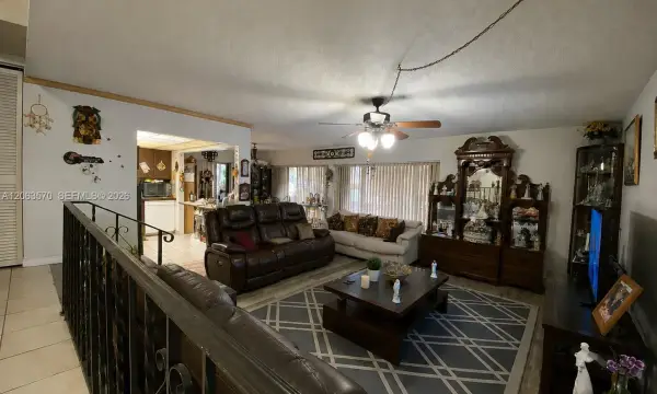 Address Withheld, Davie, FL 33314
