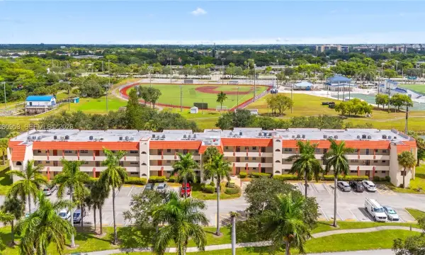 7891 N Sunrise Lakes Drive 305, Sunrise, FL 33322