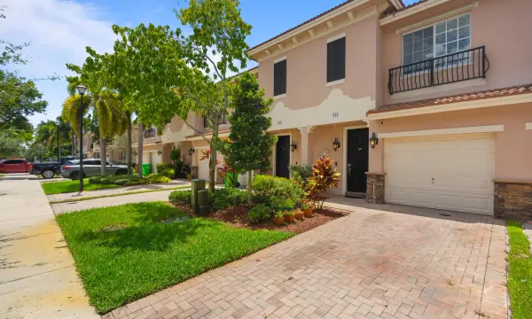 213 Las Brisas Circle, Sunrise, FL 33326