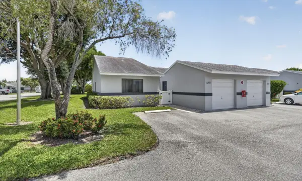 2641 Gately Drive W 1301, West Palm Beach, FL 33415